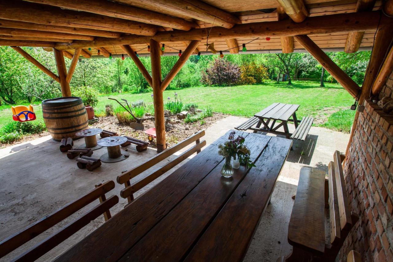 Na Okic - A Private Forest Oasis Sveti Martin pod Okicem Exteriör bild