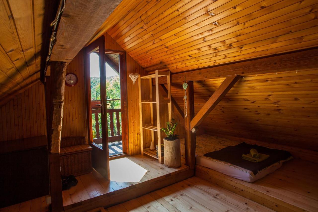 Na Okic - A Private Forest Oasis Sveti Martin pod Okicem Exteriör bild